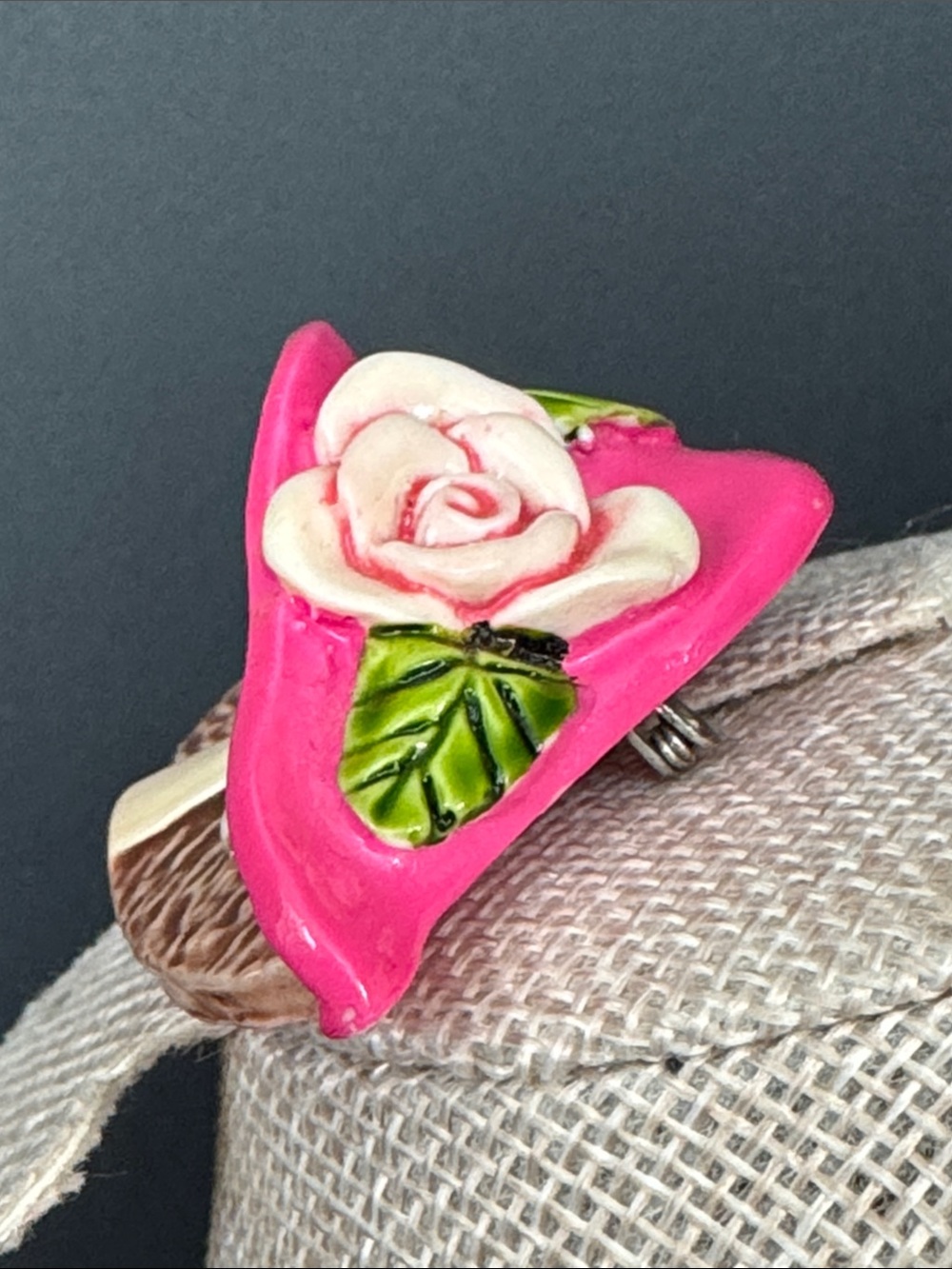 VTG Resin Lady Head Brooch - Glamorous Woman in Pink Sun Hat Pin - Picture 2 of 5